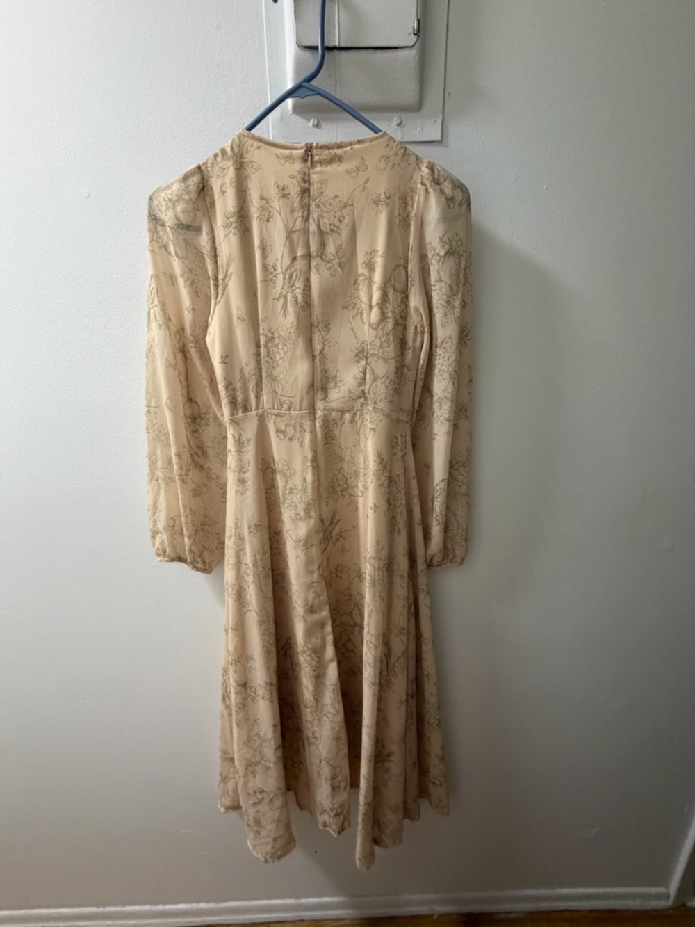 DAZY Beige Floral Midi Dress – XS | Parisian-Inspired Elegance - Picture 3 of 4
